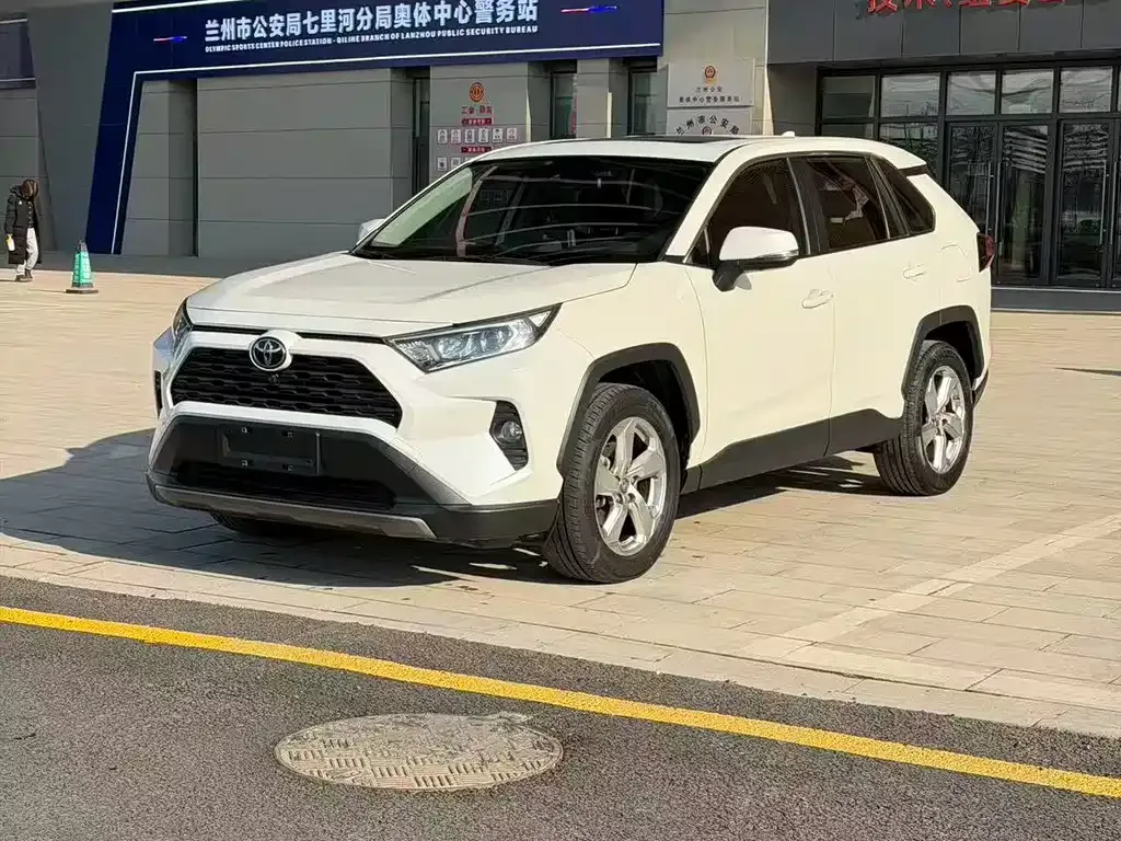 Toyota RAV4 2021 из CN, фото 1