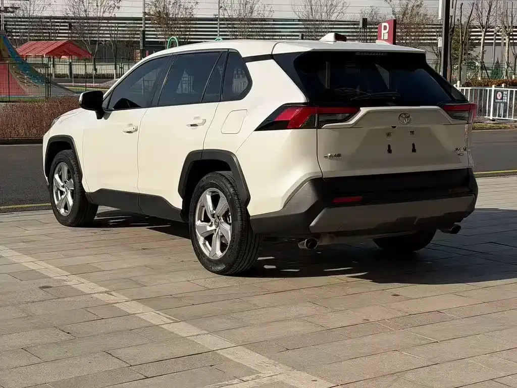Toyota RAV4 2021 из CN, фото 4