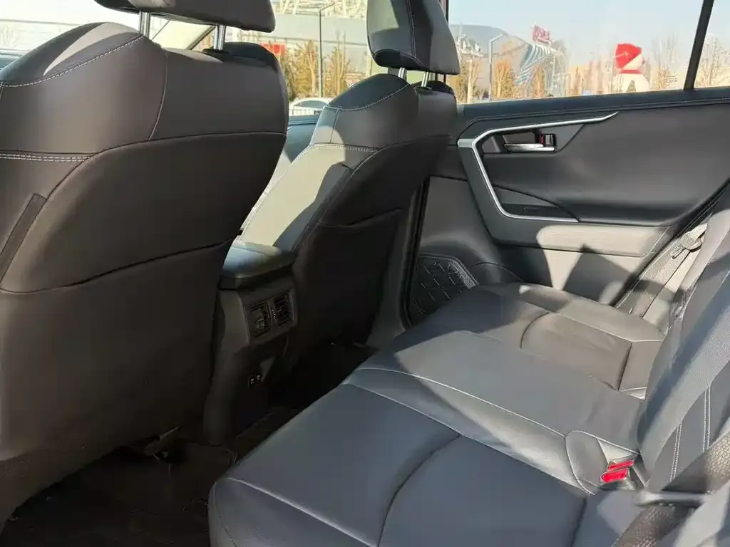 Toyota RAV4 2021 из CN, фото 2