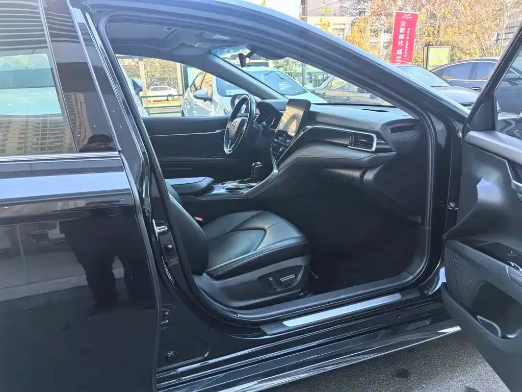 Toyota Camry 2023 из CN, фото 3