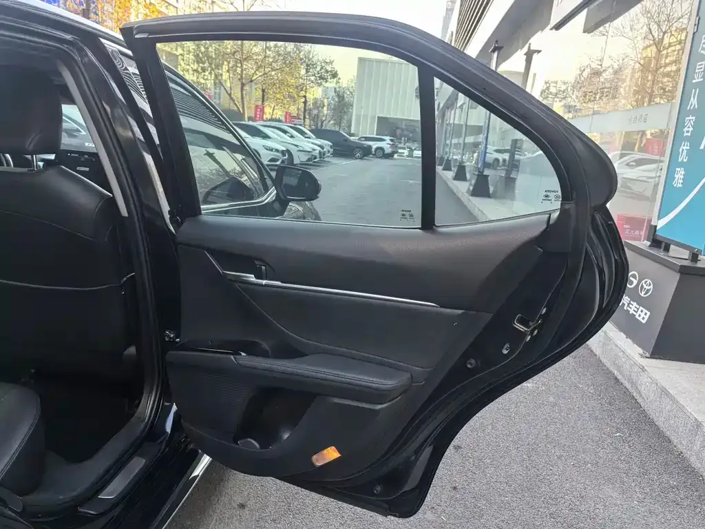 Toyota Camry 2023 из CN, фото 9