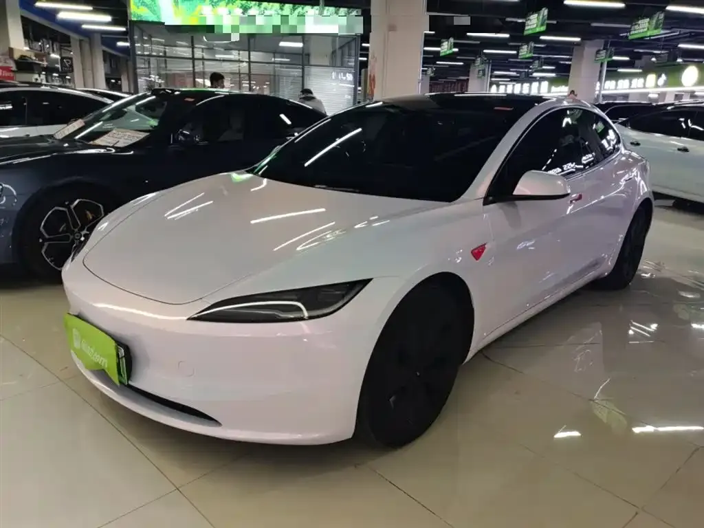 Tesla Model 3 — фото 1