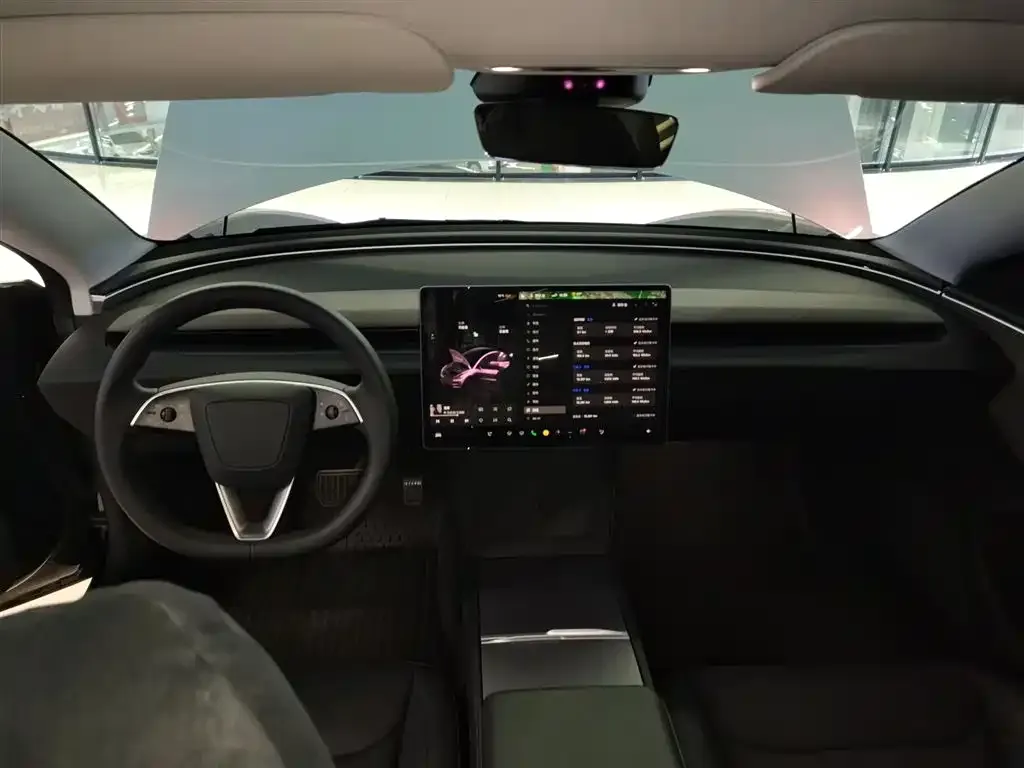 Tesla Model 3 — фото 2