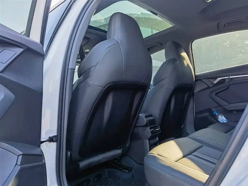 Audi A3 2023 из CN, фото 2