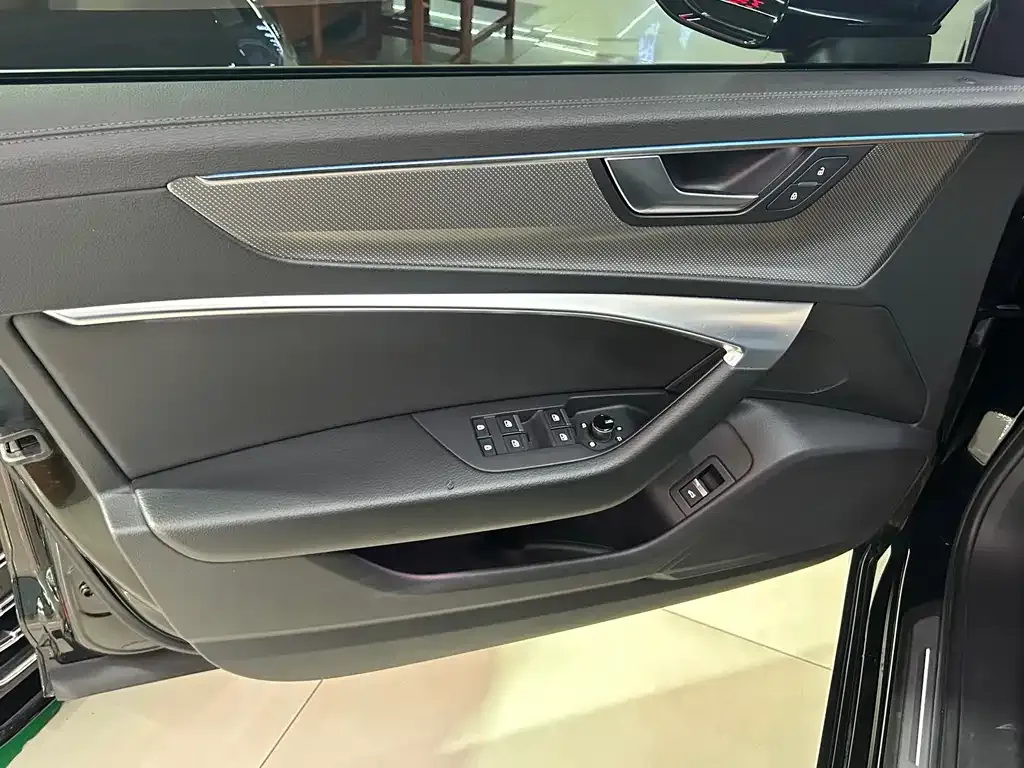 Audi A6L 2021 из CN, фото 8