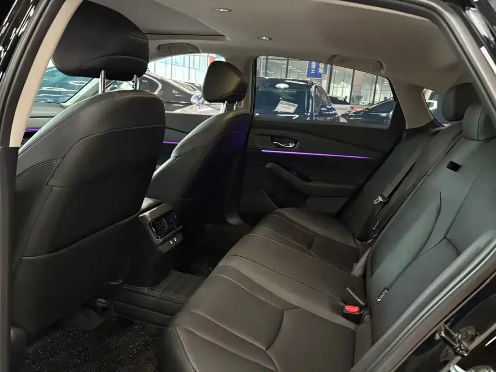 Honda Accord — фото 10