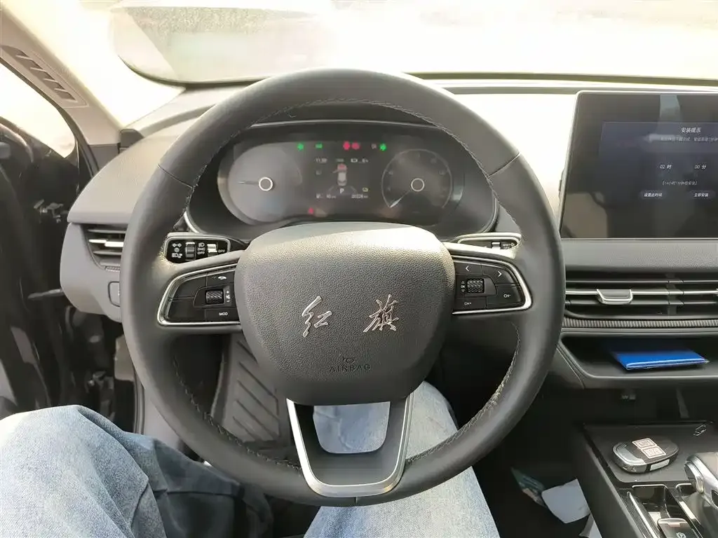 Hongqi E-QM5 — фото 3