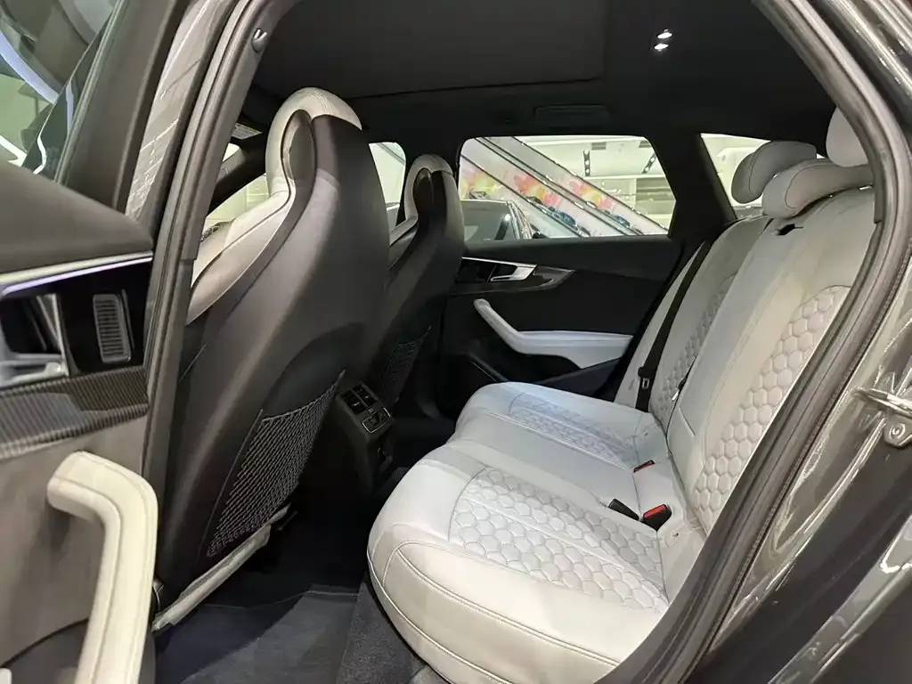 Audi RS 4 2021 из CN, фото 6