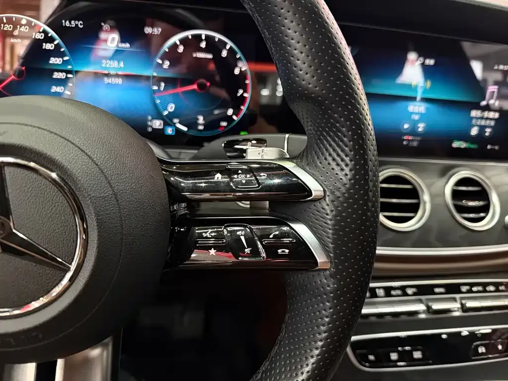 Mercedes-Benz E-Class (Import) — фото 2
