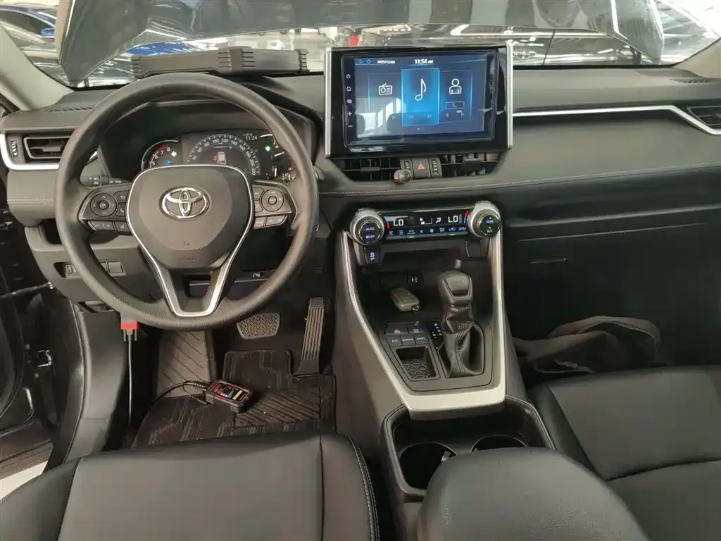 Toyota RAV4 — фото 10