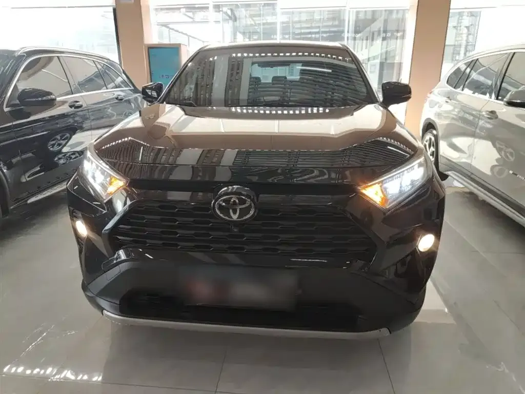 Toyota RAV4 — фото 3