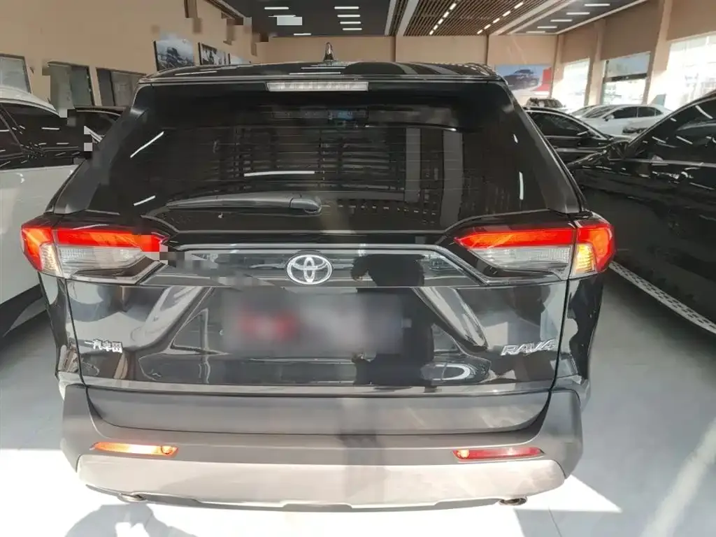 Toyota RAV4 — фото 6