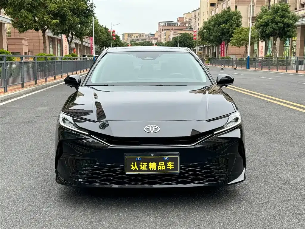 Toyota Camry — фото 6