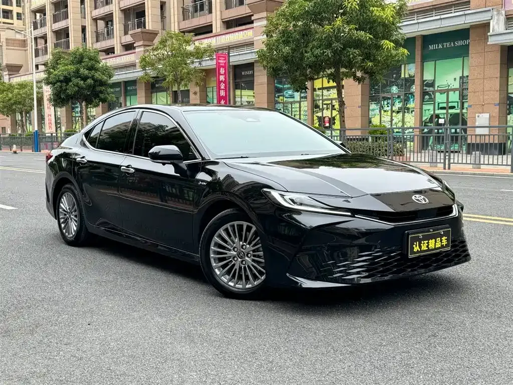 Toyota Camry — фото 5