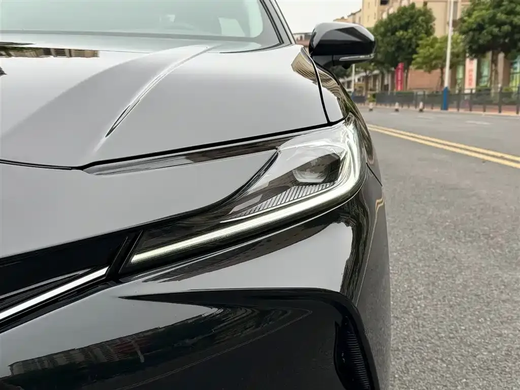 Toyota Camry — фото 2