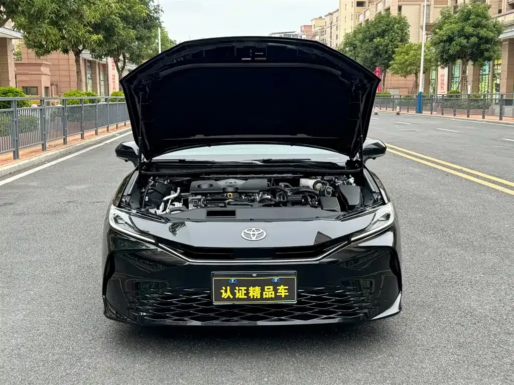 Toyota Camry — фото 8