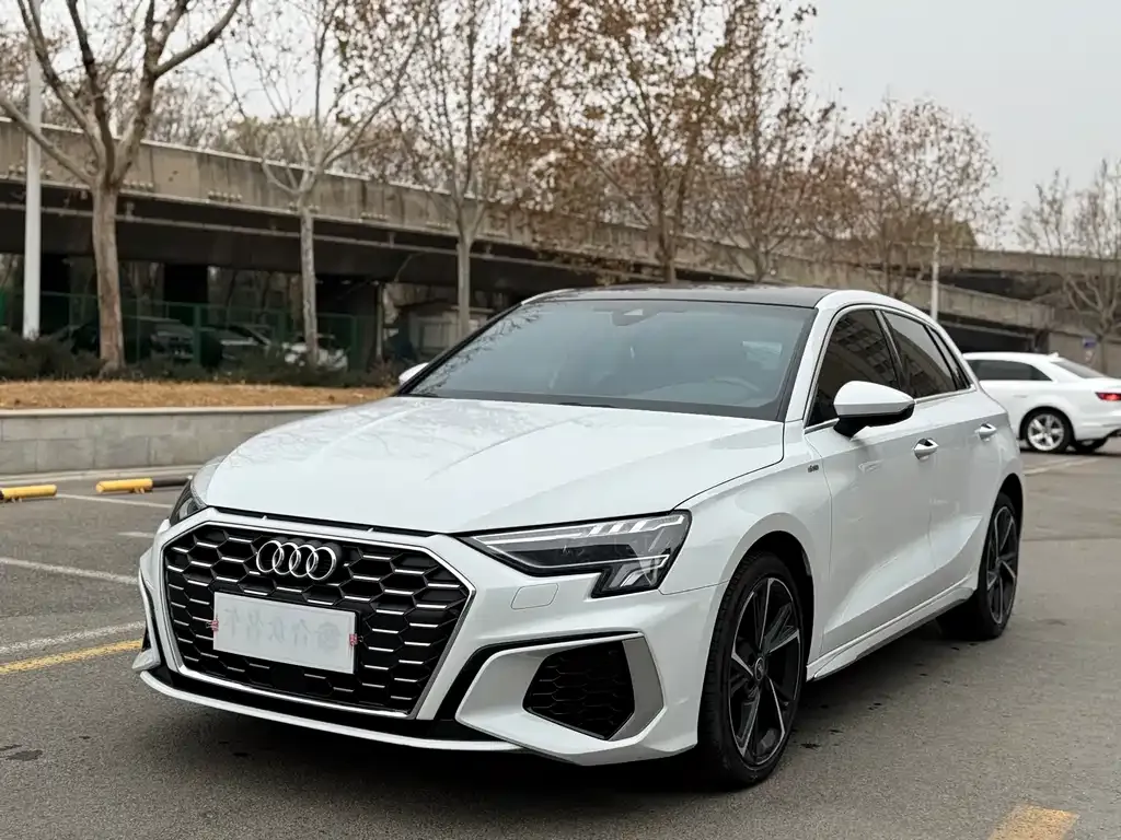 Audi A3 — фото 1