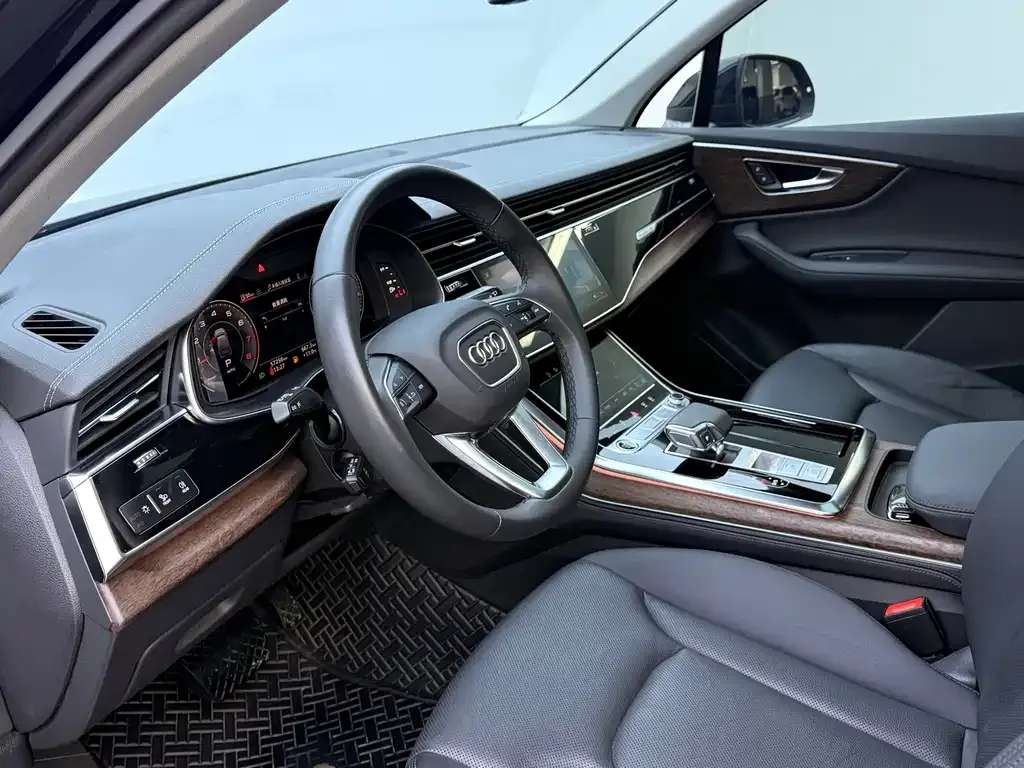 Audi Q7 — фото 8
