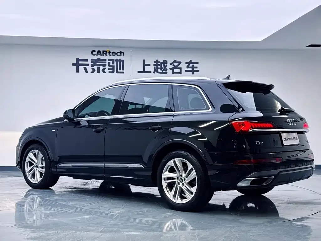 Audi Q7 — фото 9