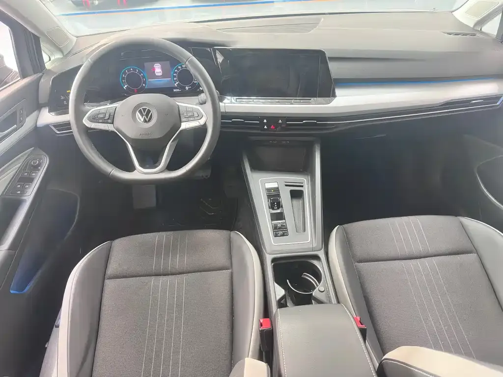 Volkswagen Golf 2024 из CN, фото 8
