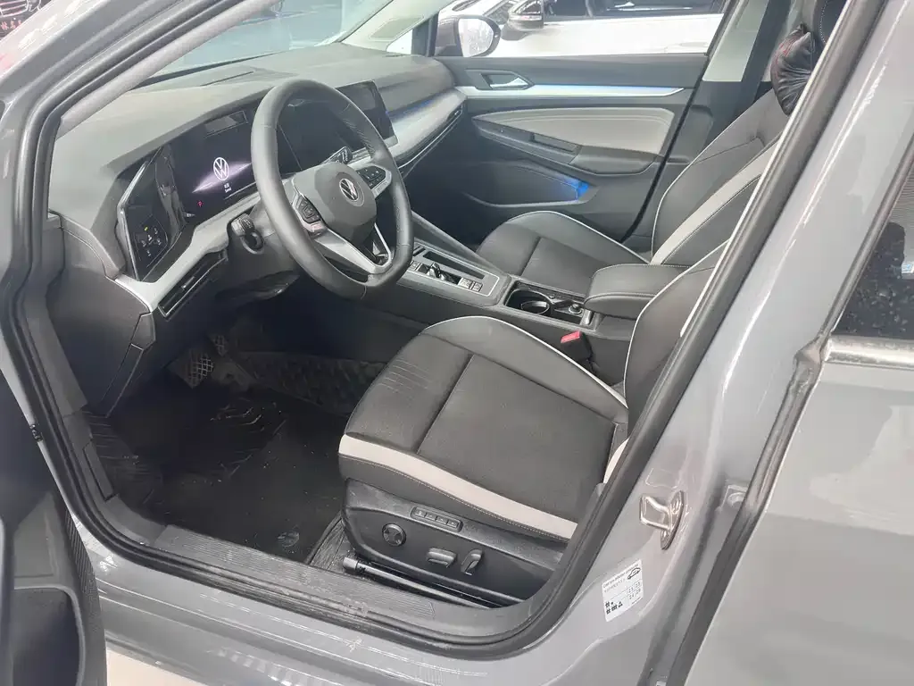 Volkswagen Golf 2024 из CN, фото 10