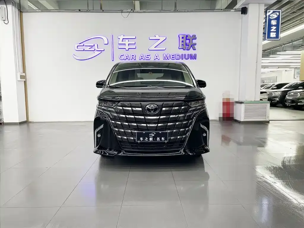 Toyota Alphard — фото 2