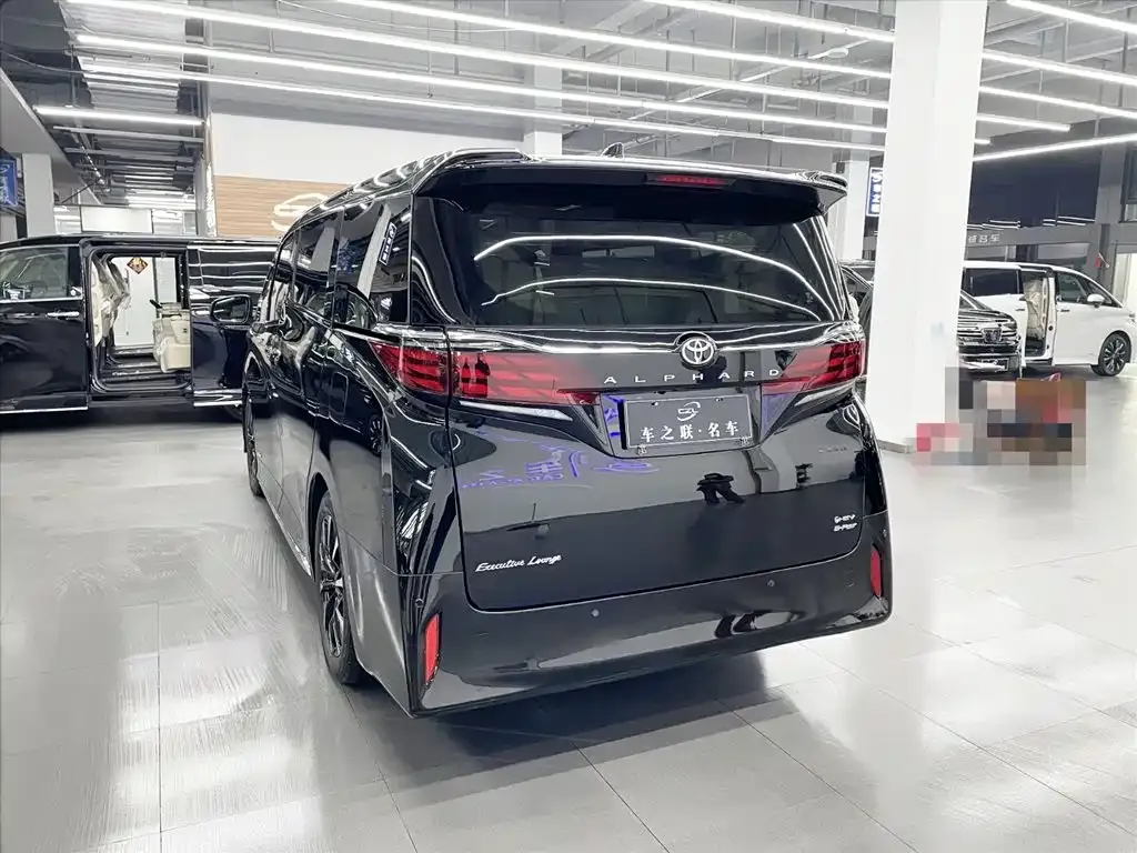 Toyota Alphard — фото 5