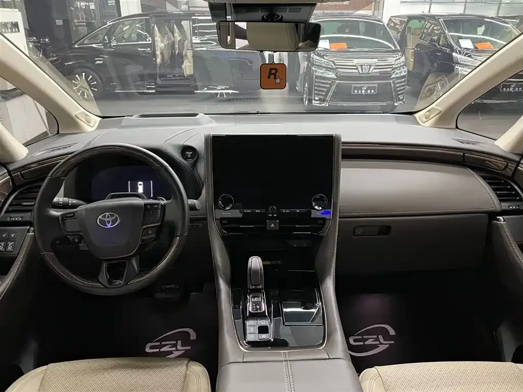 Toyota Alphard — фото 6