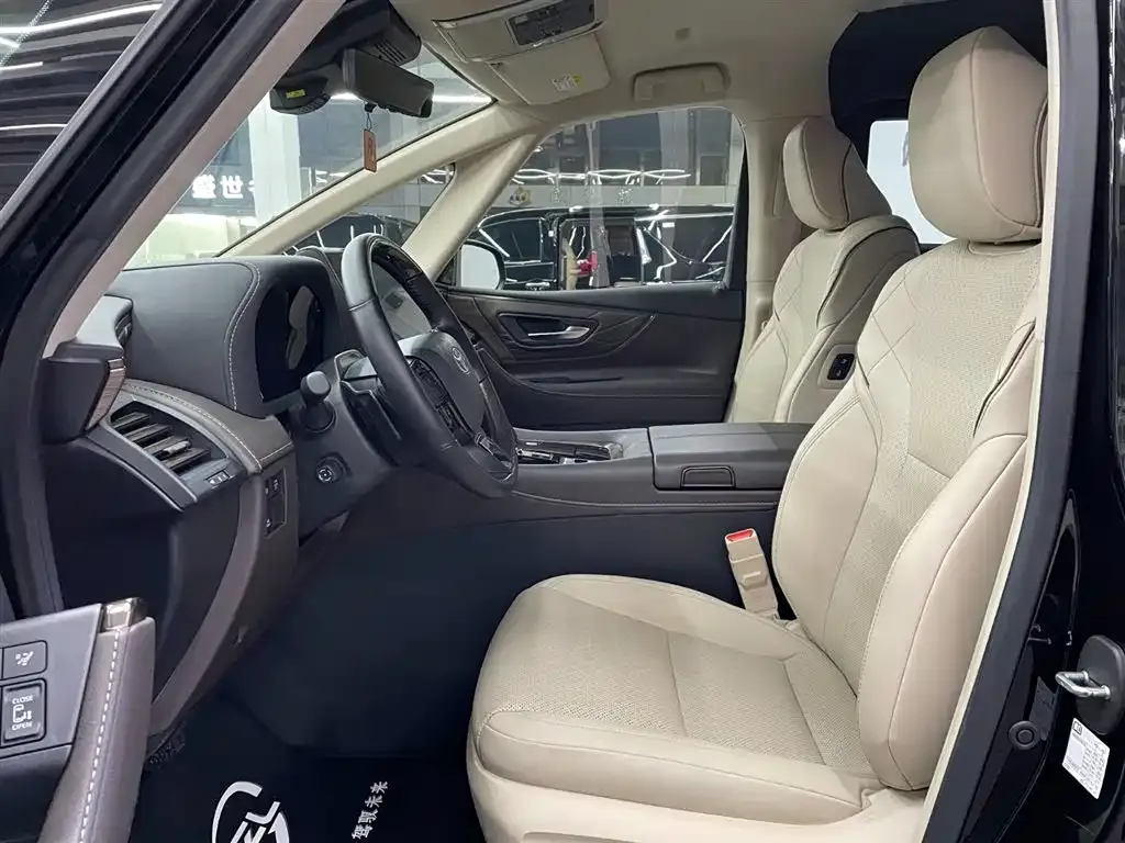 Toyota Alphard — фото 4