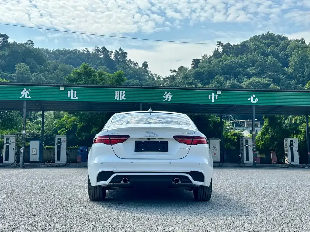 Jaguar XEL — фото 10