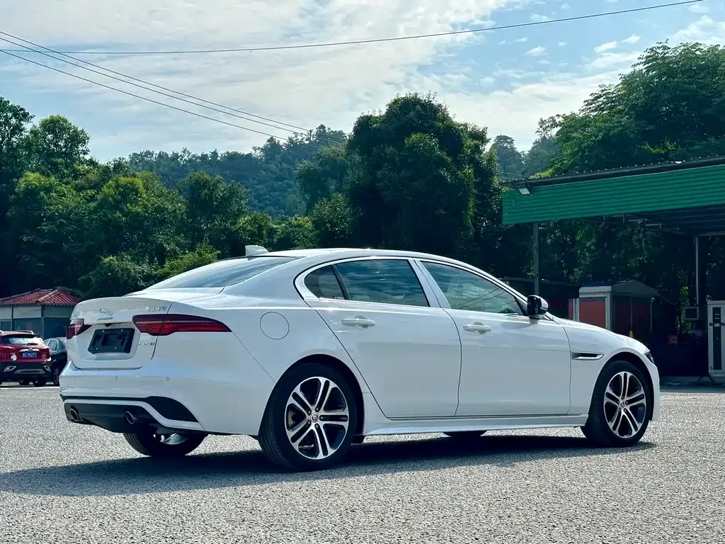 Jaguar XEL — фото 9