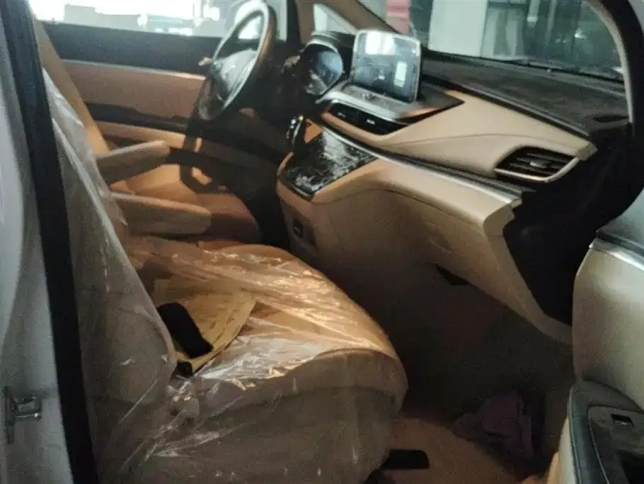 Buick GL8 2024 из CN, фото 3