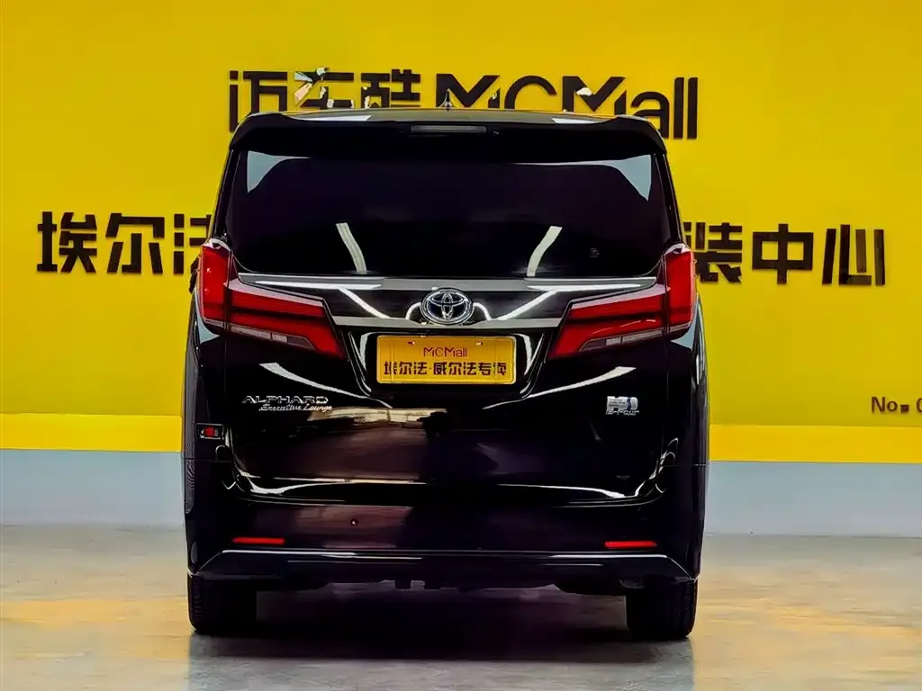 Toyota Alphard — фото 2
