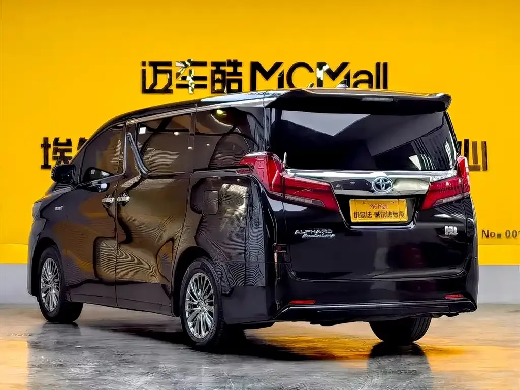 Toyota Alphard — фото 3