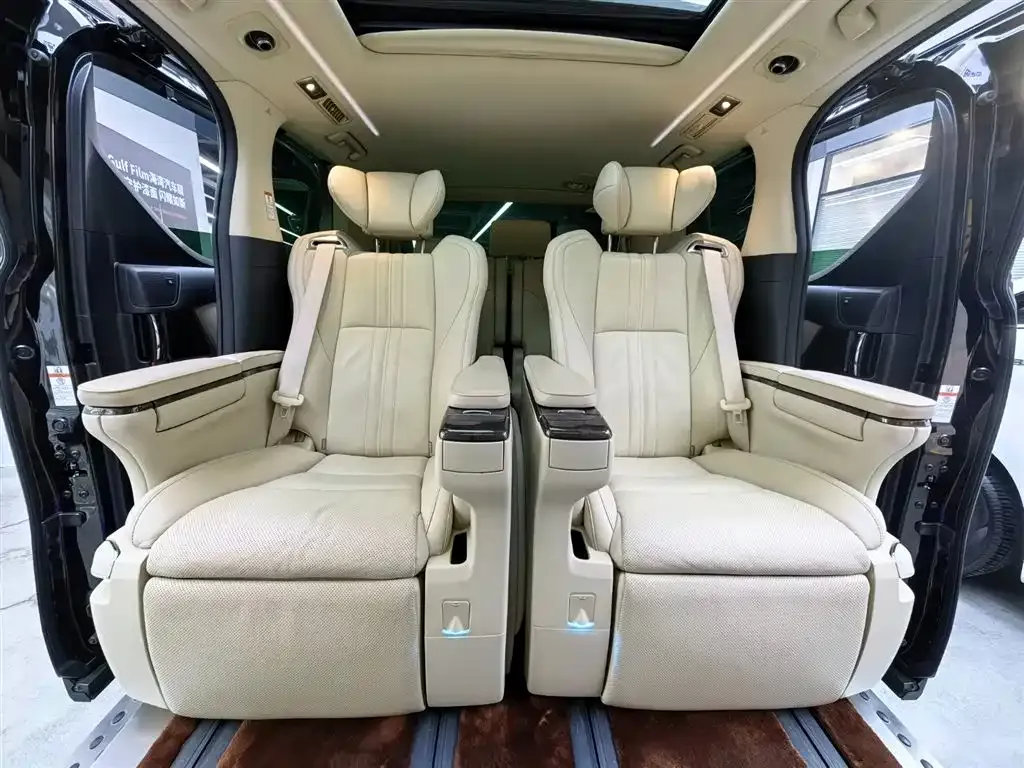 Toyota Alphard — фото 8