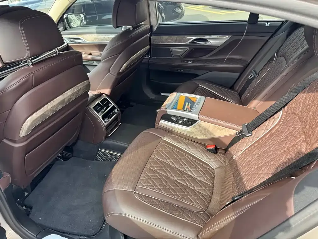 BMW 7 Series 2021 из CN, фото 6