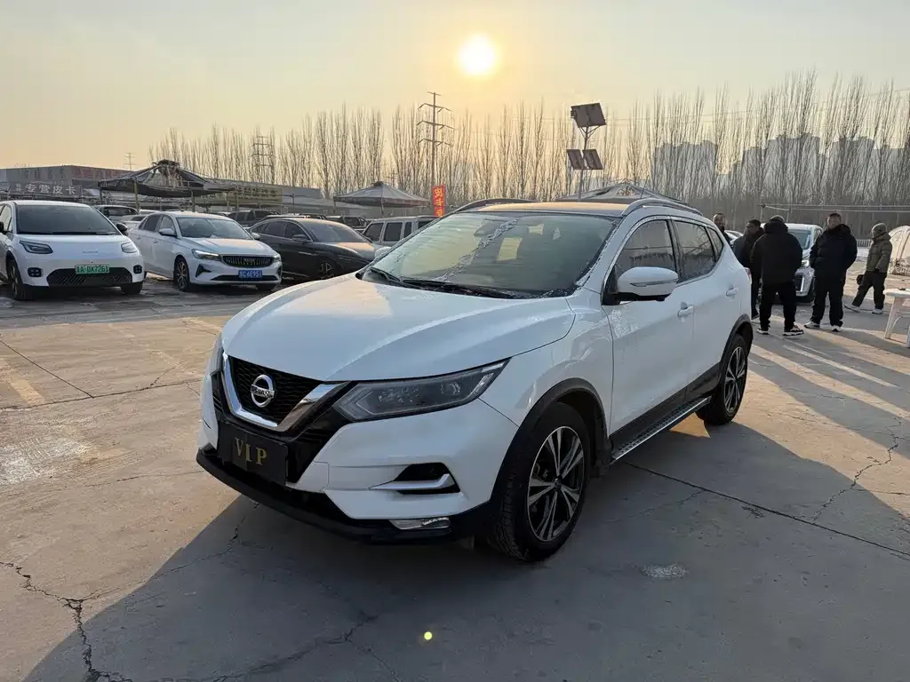 Nissan Qashqai — фото 1
