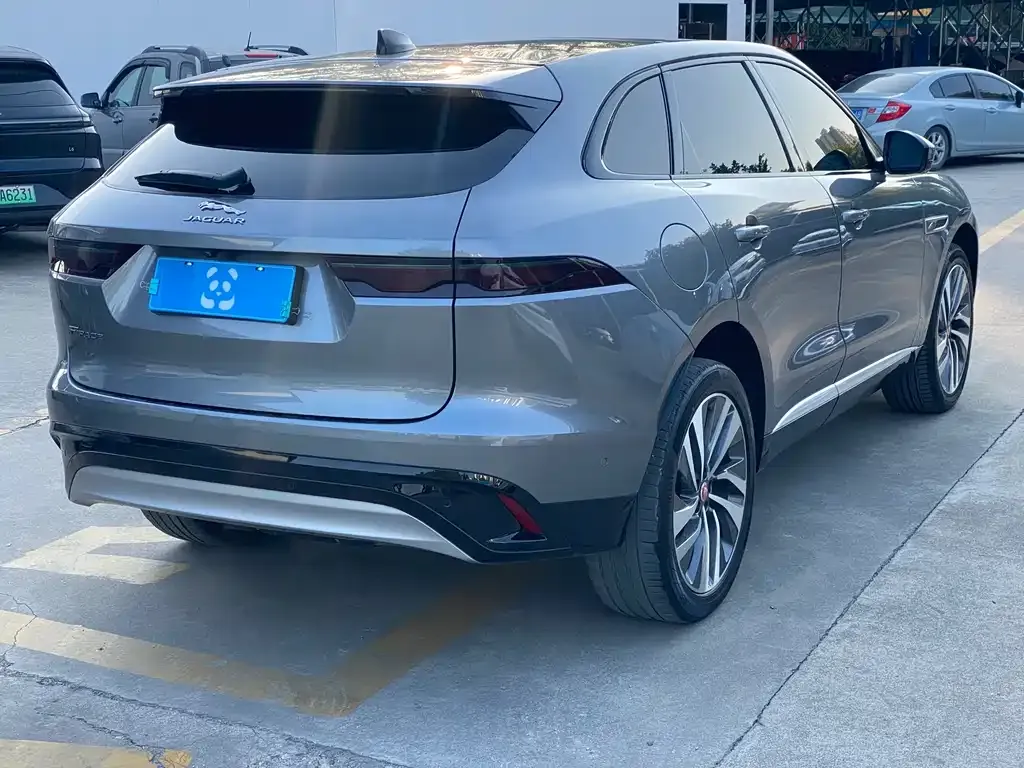 Jaguar F-PACE — фото 4