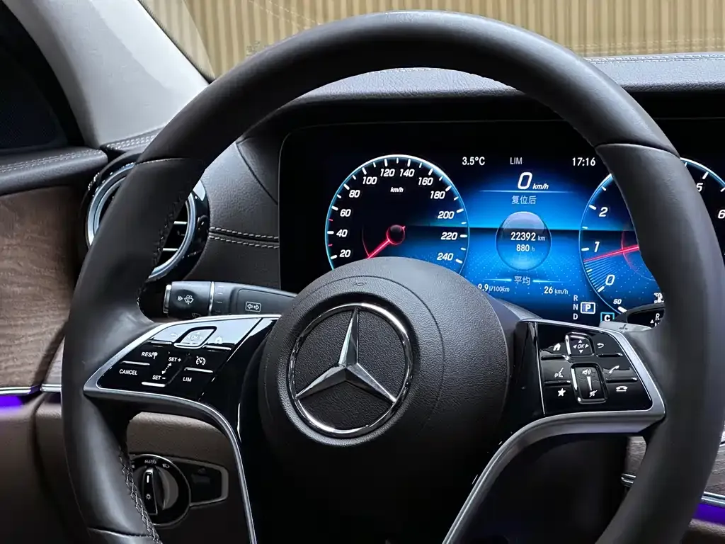Mercedes-Benz E-Class — фото 10
