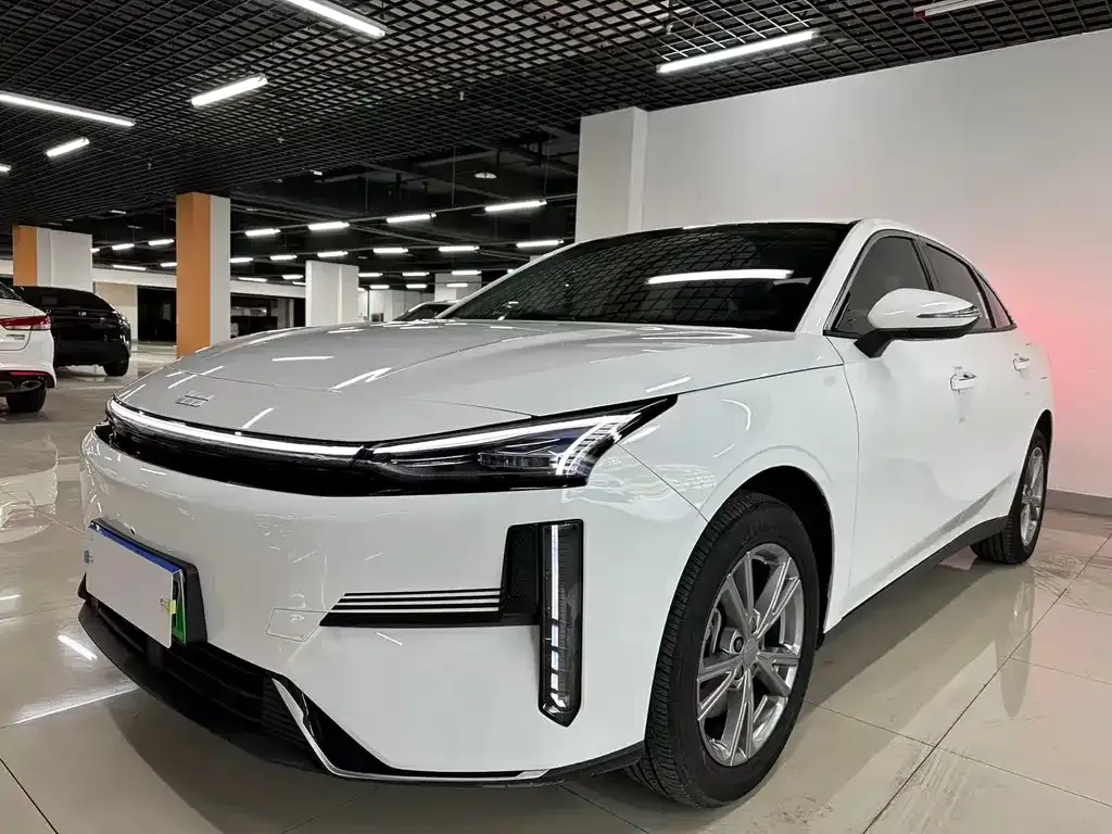 Geely Galaxy L6 — фото 1