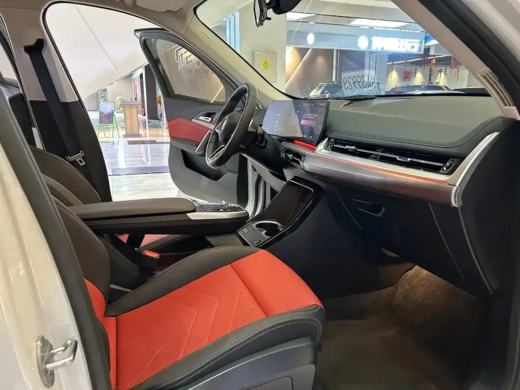 BMW iX1 2025 из CN, фото 9
