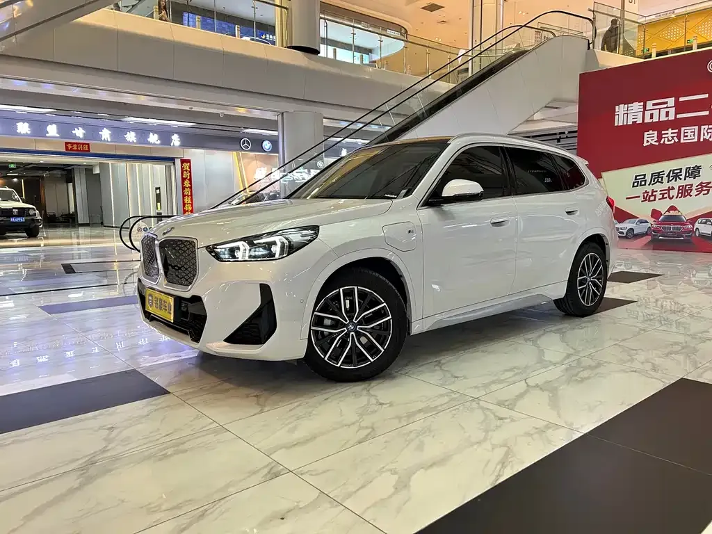BMW iX1 2025 из CN, фото 2