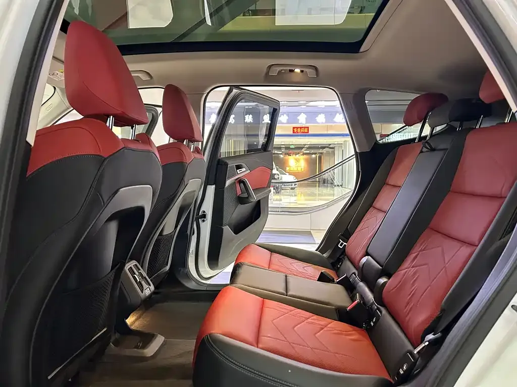 BMW iX1 2025 из CN, фото 6