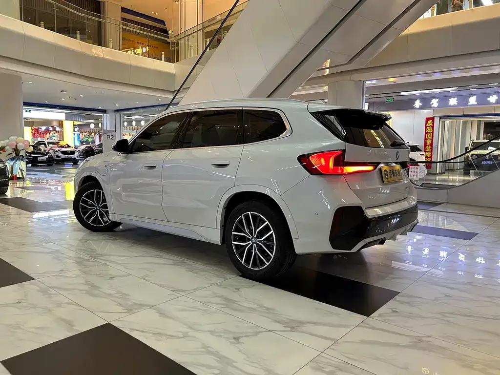 BMW iX1 2025 из CN, фото 7