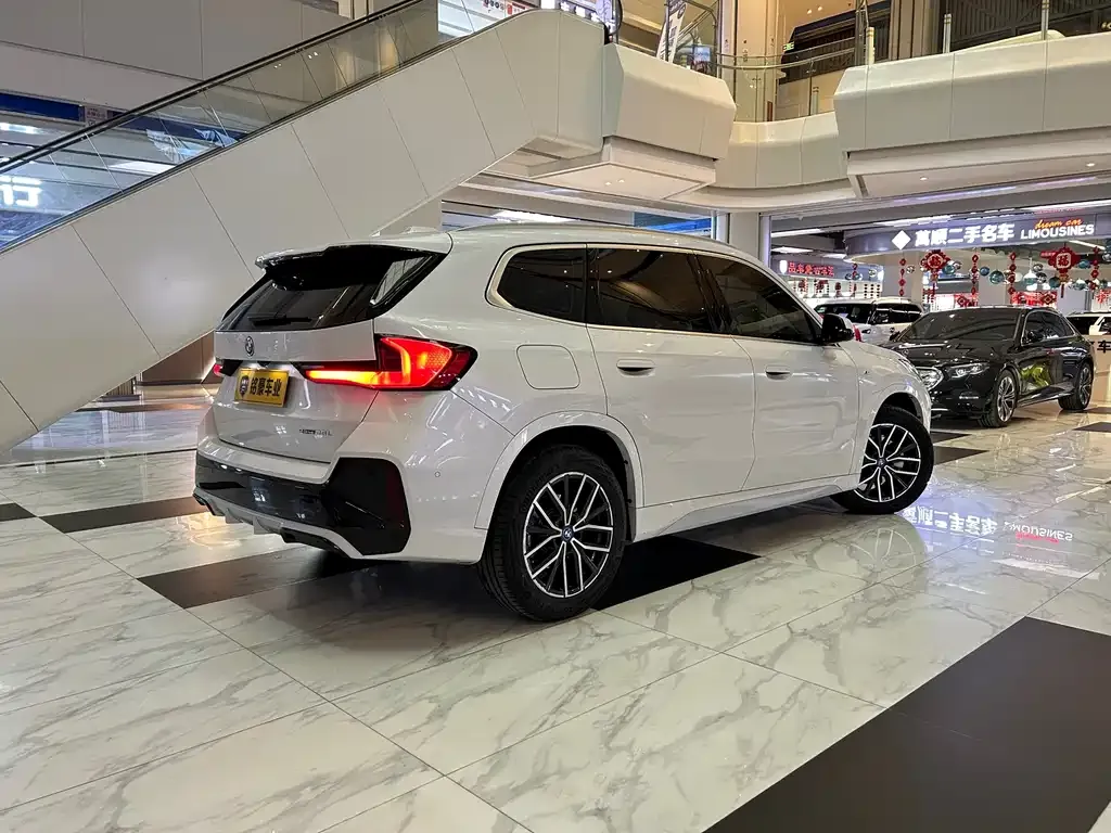 BMW iX1 2025 из CN, фото 5
