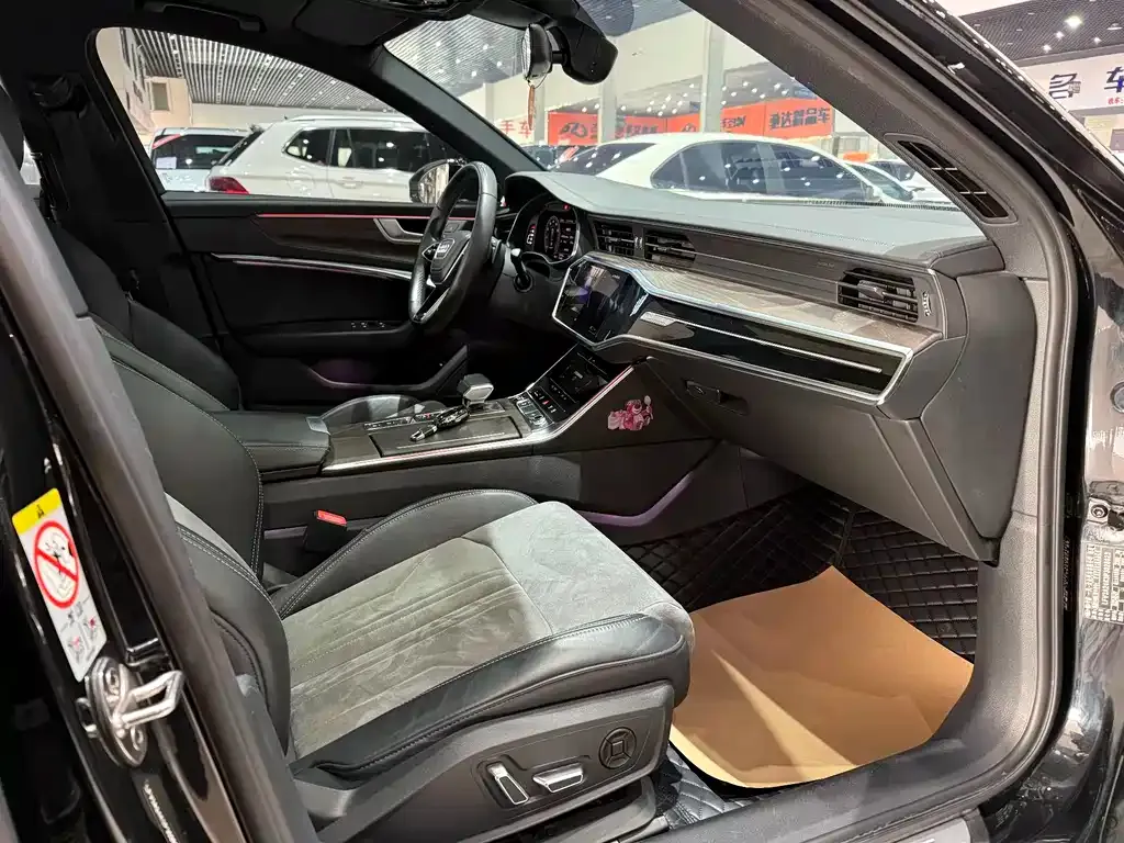 Audi A6L 2023 из CN, фото 10