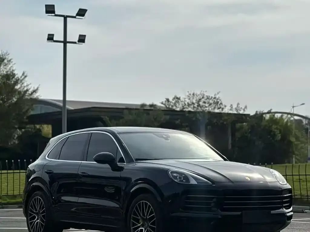 Porsche Cayenne Hybrid 2023 из CN, фото 2