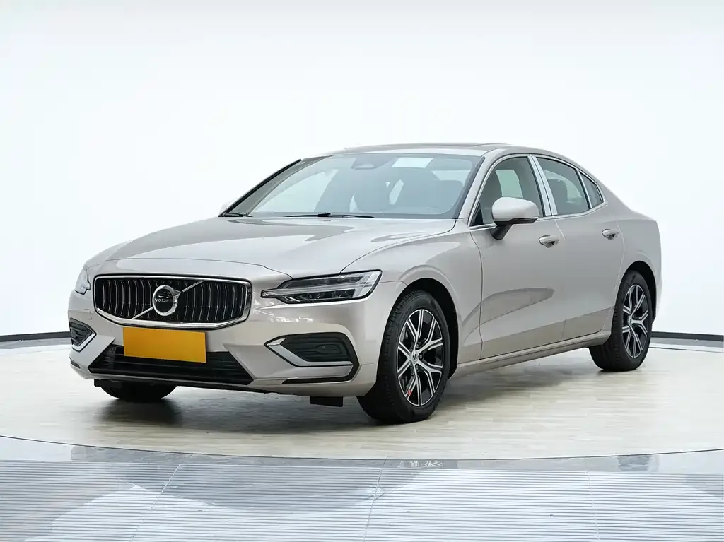 Volvo S60 — фото 1