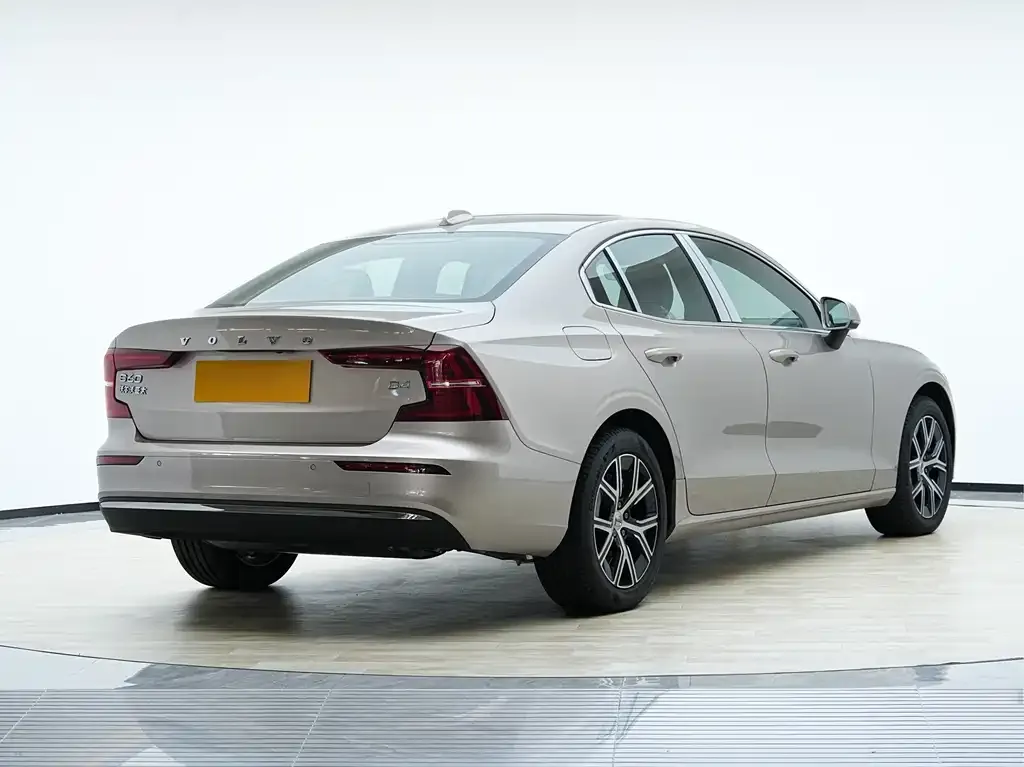 Volvo S60 — фото 10
