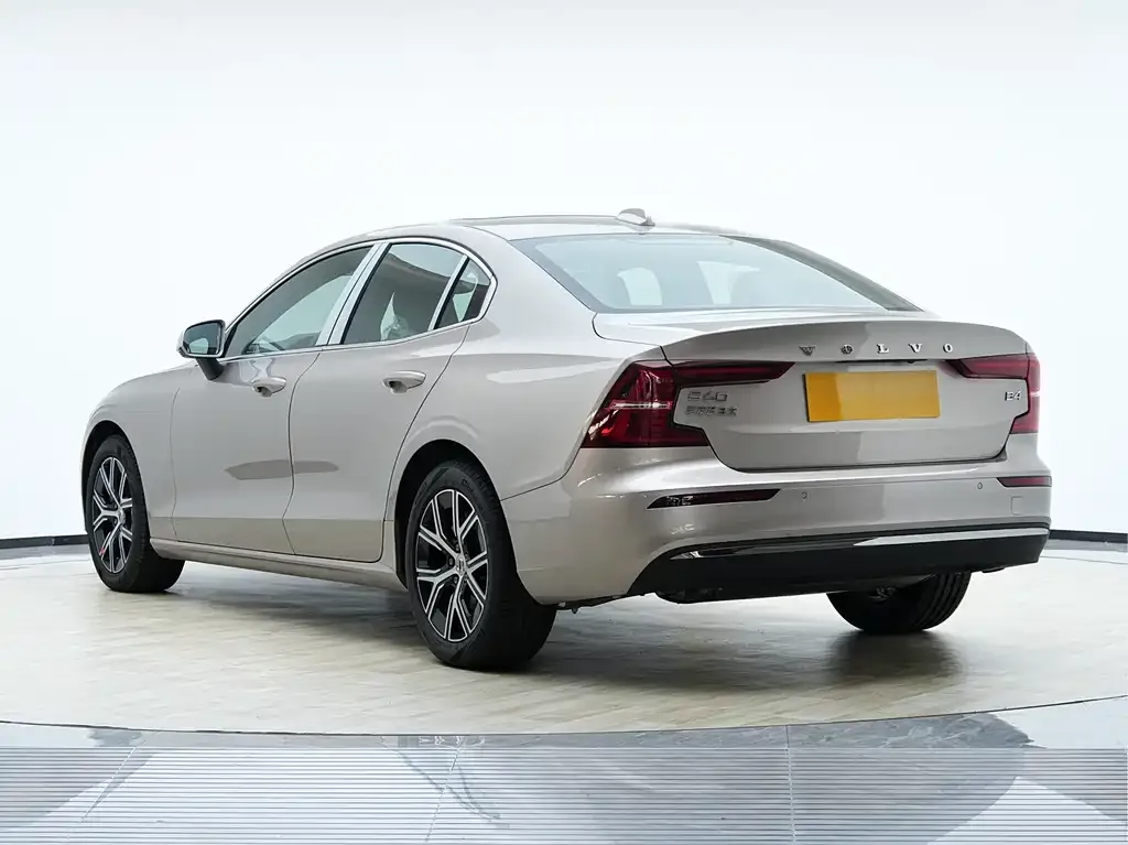 Volvo S60 — фото 4